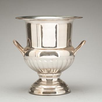 VINKYLARE, nysilver. 1900-tal.