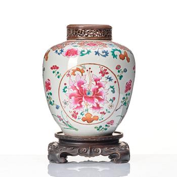 A famille rose jar, Qing dynasty, Qianlong (1736-95).