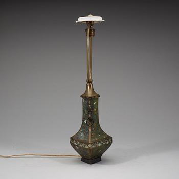 VAS, cloisonné. Qingdynastin, sent 1700-tal.