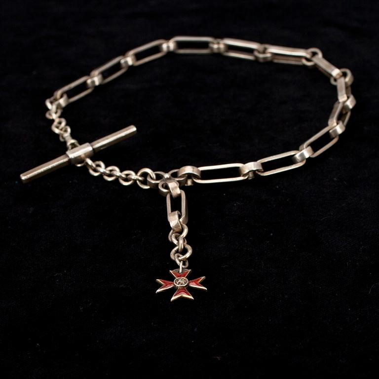 KLOCKKED, silver, heraldiskt kors i emalj "Order of the Griffin" hederskors. 1800-talets slut. Vikt 54,8 g.