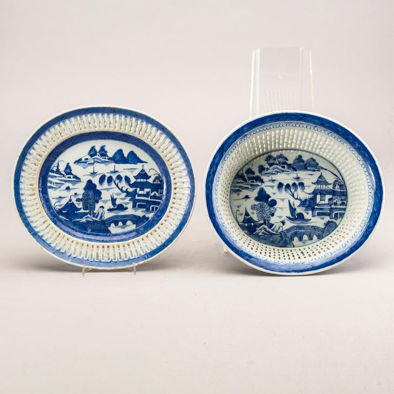 A Chinese Jiaqing porcelain grid bowl and plate.