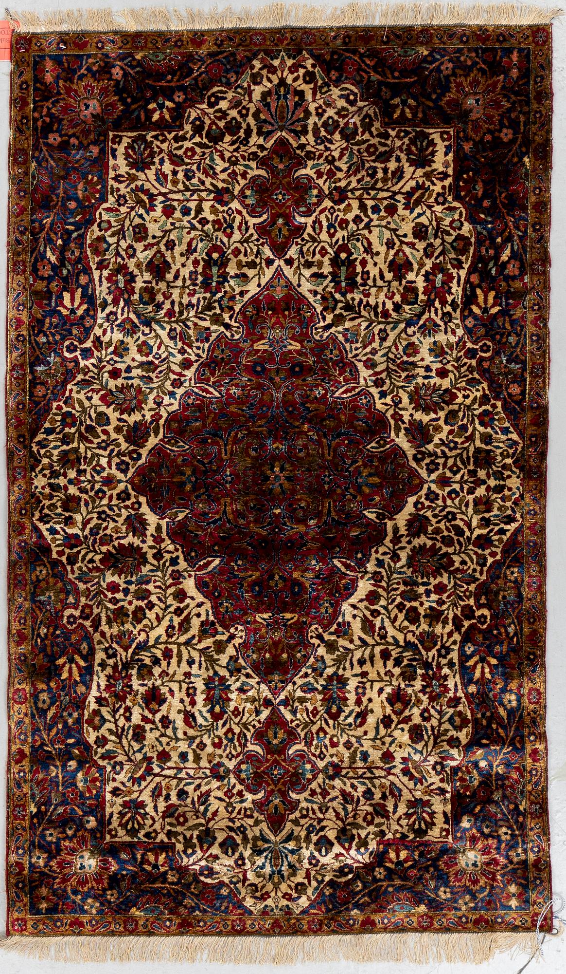 Matto, semi-antique silk Kashan, ca 166 x 100 cm.