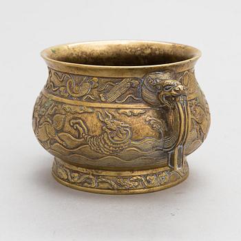 Rökelsekar, brons. 1900-tal. Stämplat i godset Hu Wenming.
