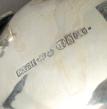 KAFFESERVIS, 3 delar, silver, rokokostil, CG Hallberg, Stockholm 1950-51. Tot ca 1330 gram.