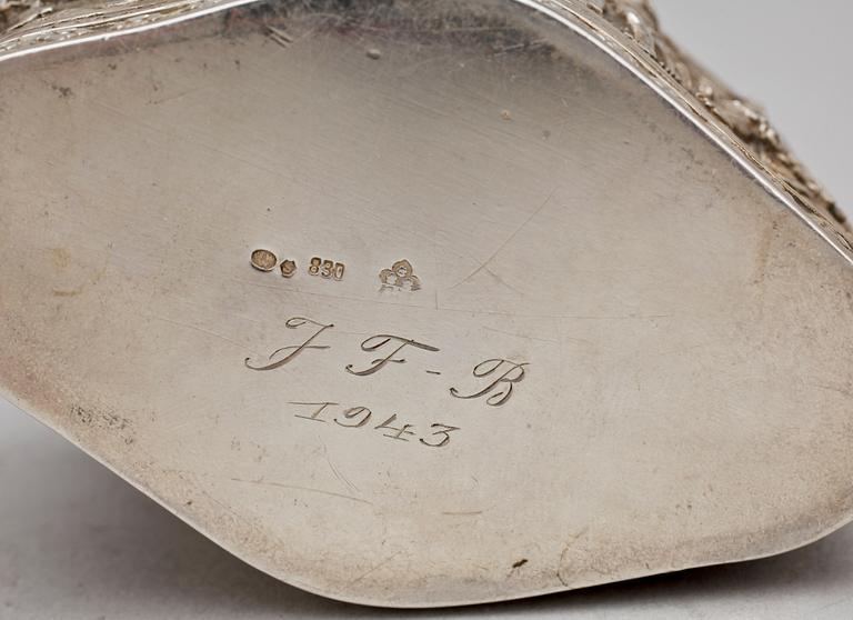 DOSA, silver, Svenska importstämplar, 1900-tal. Vikt 106 g.