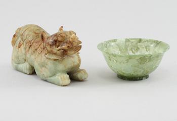 FOHUND samt SKÅL, troligen jade, orientaliska, 1900-tal.