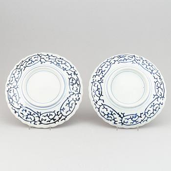 A pair of 19th century Japanese imari dishes.