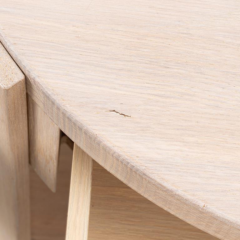 Sängbord, ett par, samtida.