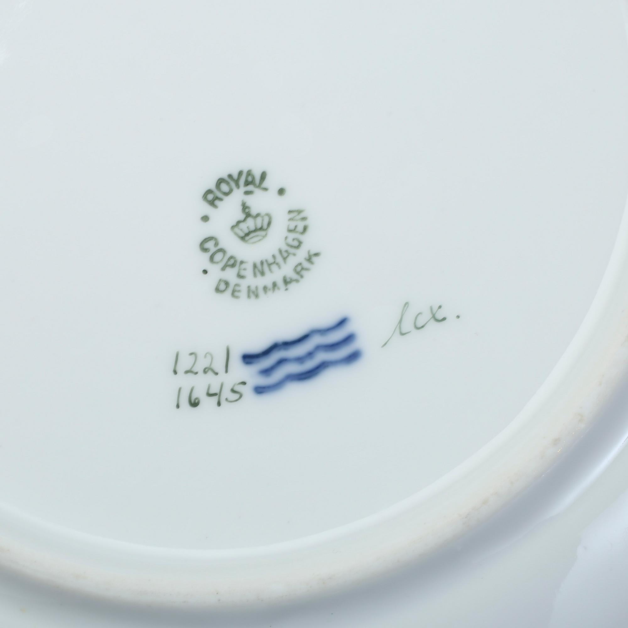 ASSIETTER 20st + SKÅL, porslin, ”Sachsisk blomst”, Royal Copenhagen.