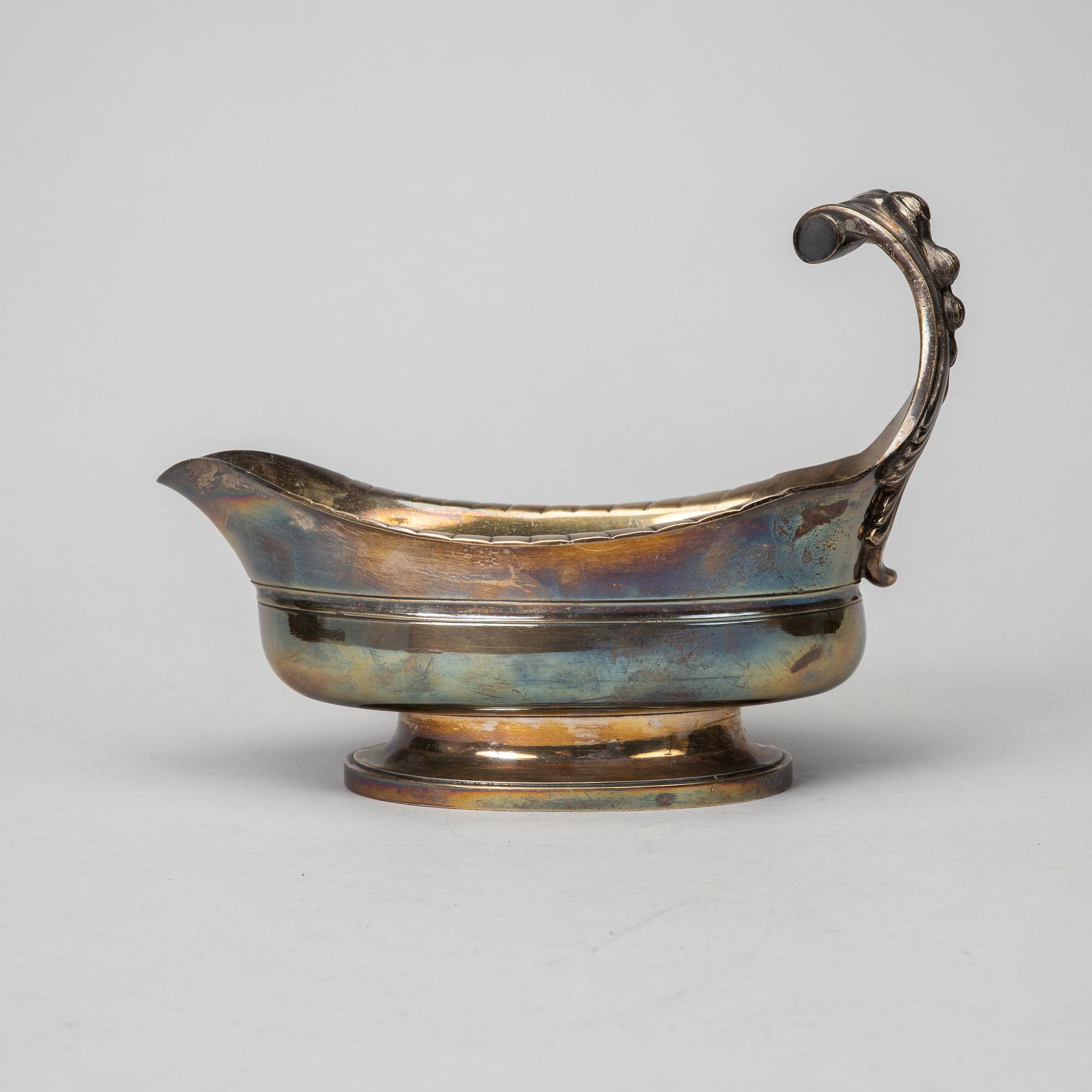 A silver sauce bowl, Copenhagem Denmark, 1916, after a french 18th century sauce bowl.