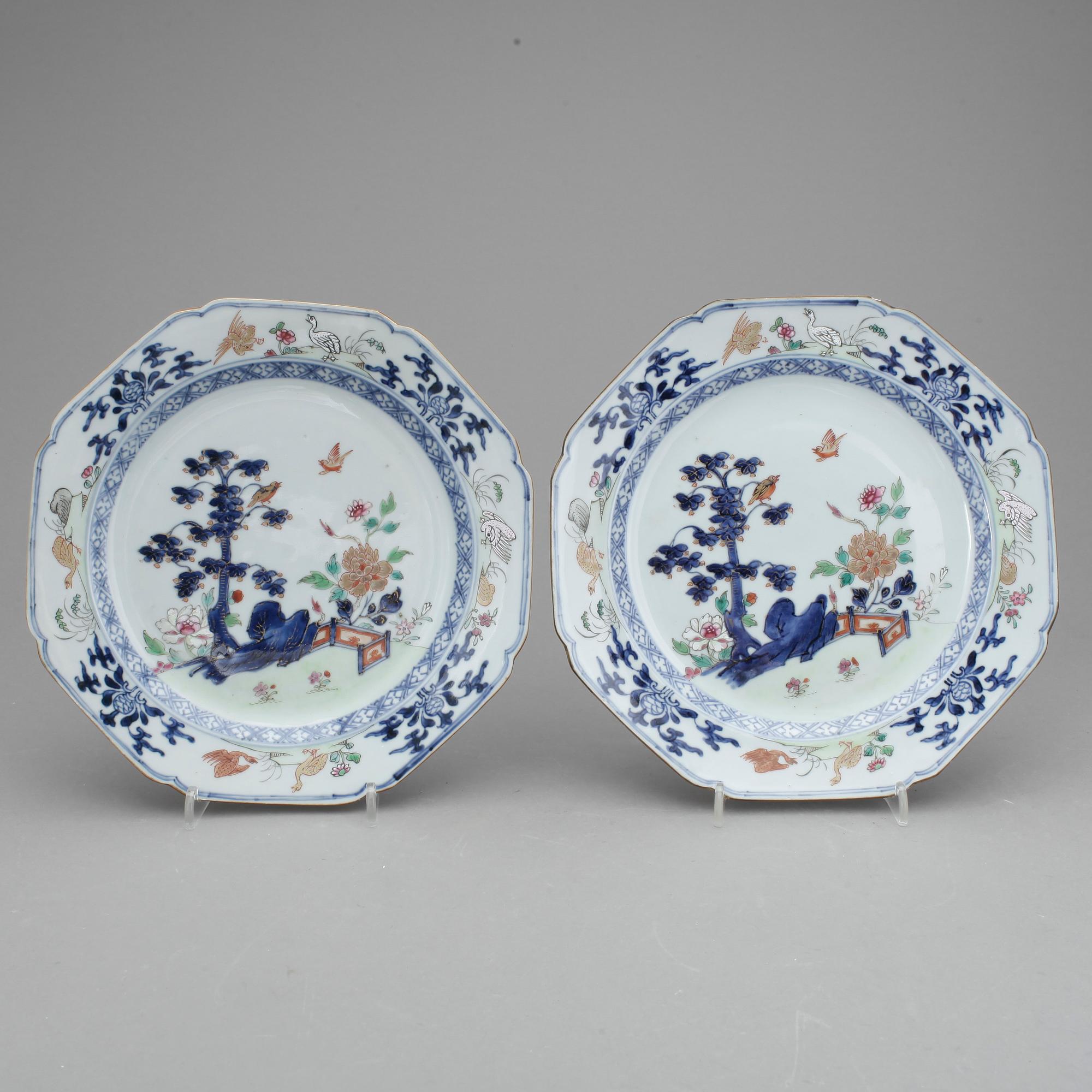 TALLRIKAR, 1 par, porslin, Kina, 1700-tal.
