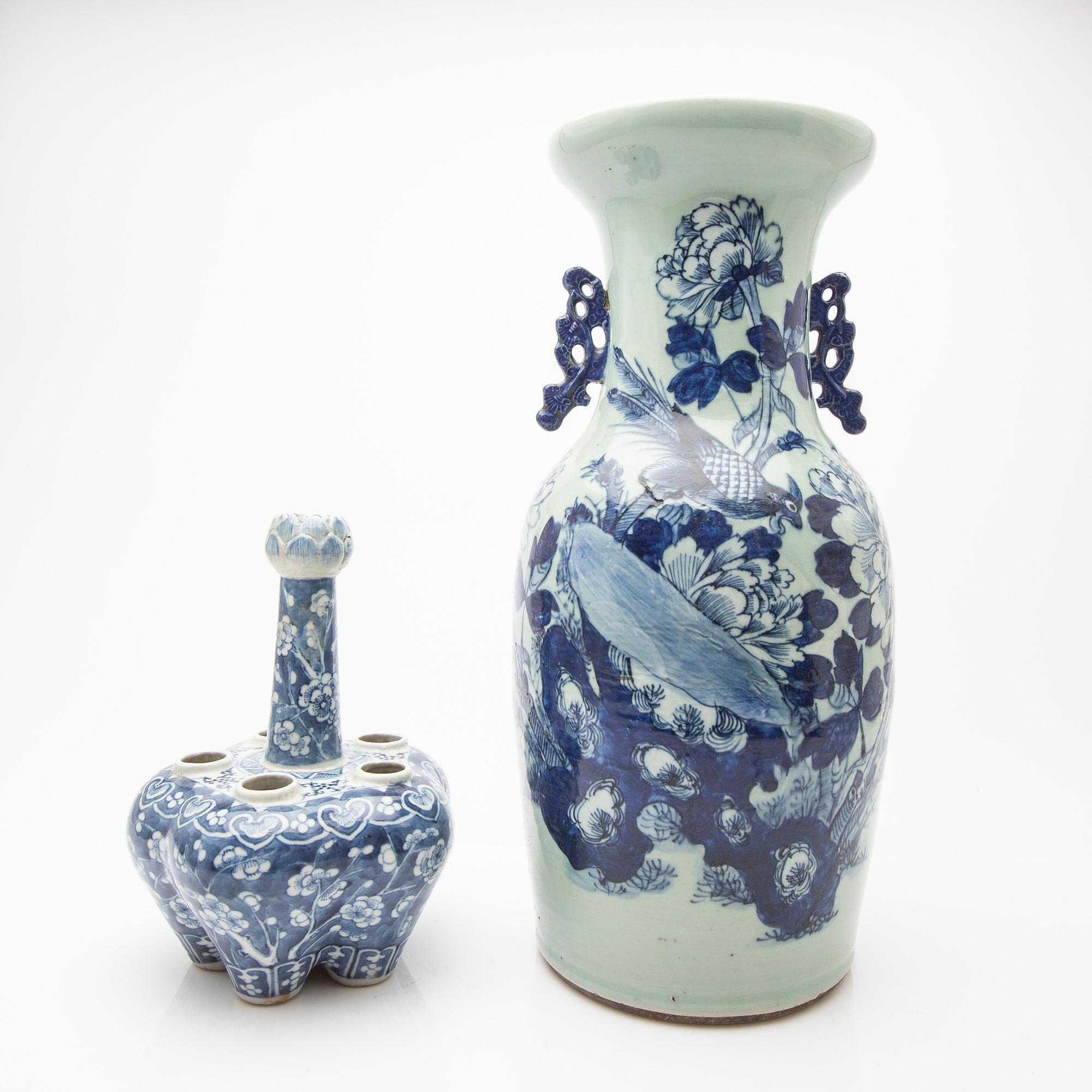 Vases, 2 pcs, China, 19th century.