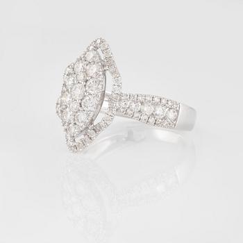 RING, med 99 briljantslipade diamanter, 1.43 ct.