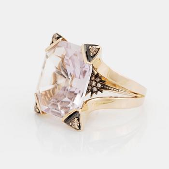 An 18K gold H Stern ring "Highlights" set with a faceted amethyst and round brilliant-cut brown diamonds.