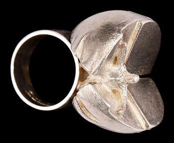 RING, sterlingsilver, Björn Weckström, Helsingfors 1971. Vikt ca 23 gram.