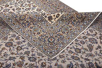 A Kashan carpet, c. 400 x 280 cm.