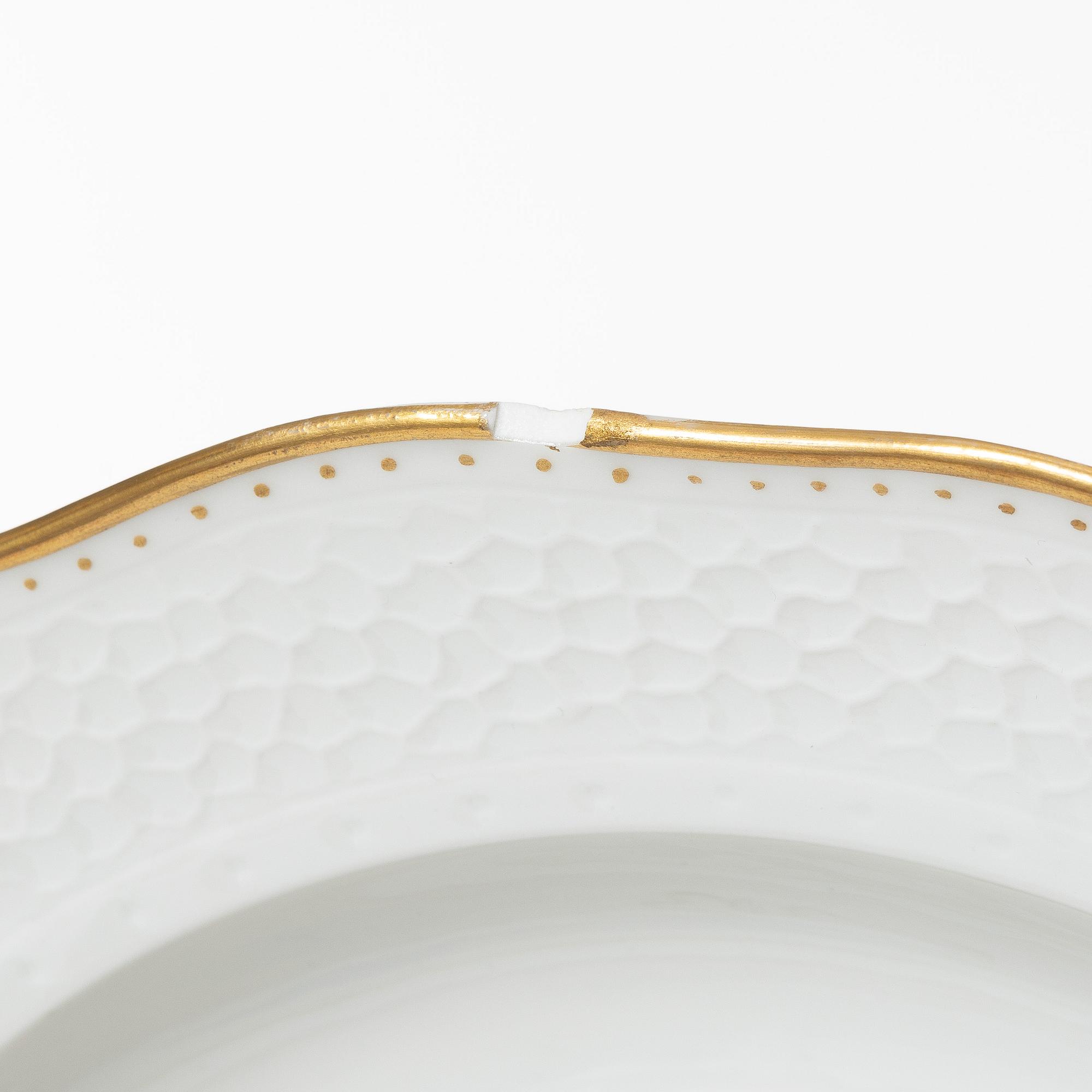 Royal Copenhagen, a 33-piece dinner service, 'Saxon Flower', Denmark.