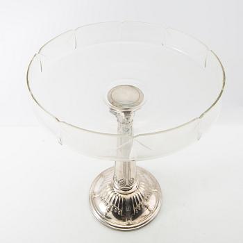 Uppsatsskål 1900-talets början nysilver och glas.