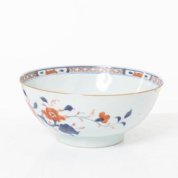 A porcelain bowl, China, Qing dynasty, Qianlong, 1736-95.