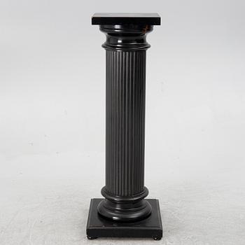A pedestal, early 20th century.