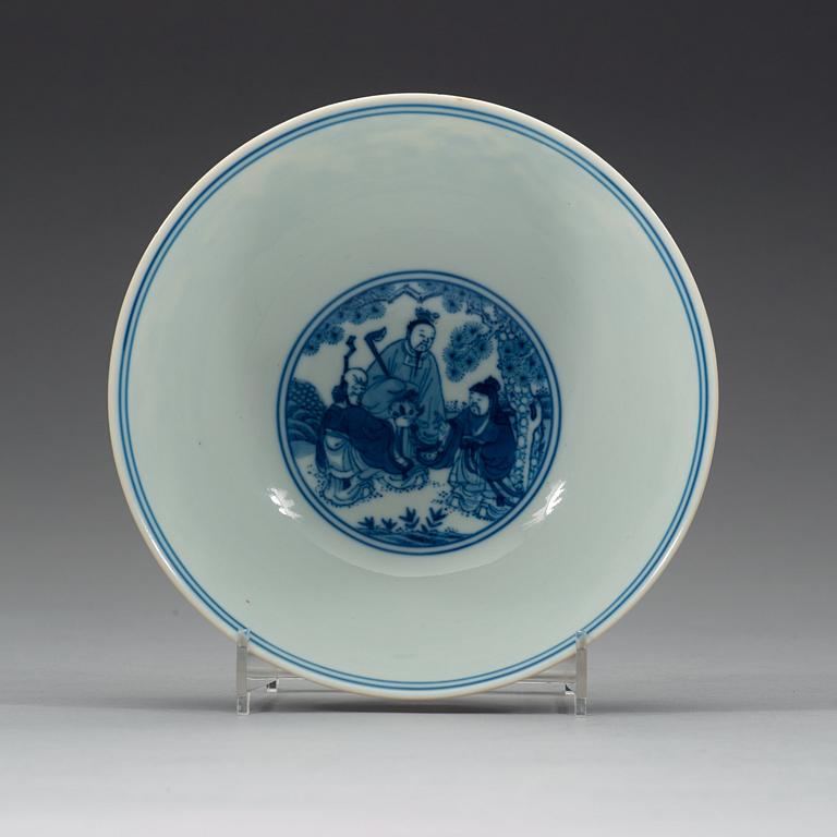 A blue and white bowl, Republic (1912-49) with Qianlongs sealmark.