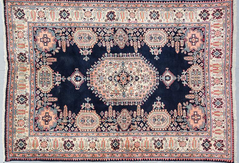 MATTA, old, Kaukasien, ca 215 x 156 cm.