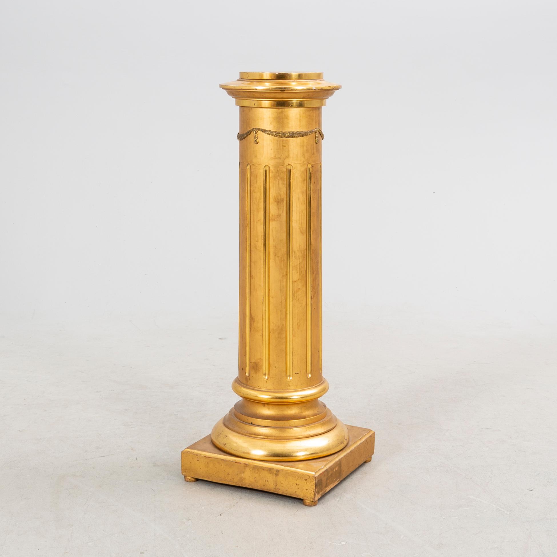 Piedestal Gustaviansk still tidigt 1900-tal.