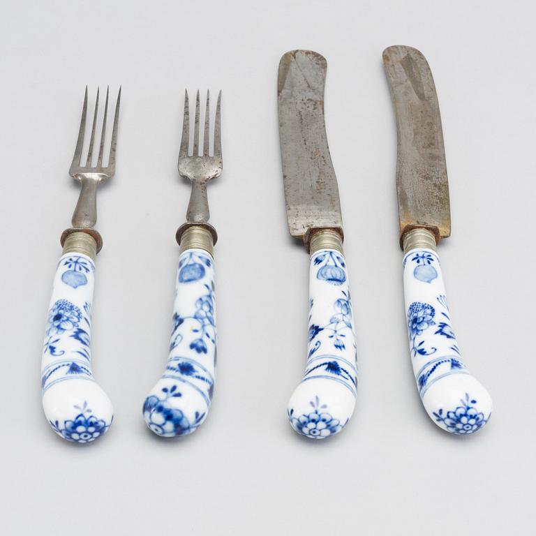 6+2 PARTS OF PORCELAIN CUTLERY 19TH CENTURY.