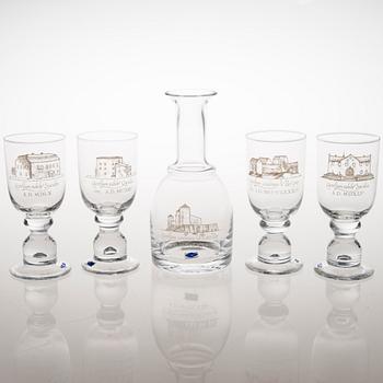 OIVA TOIKKA, A "Historical castles" decanter and set of 10 glasses by Nuutajärvi, 1980s.