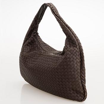 BOTTEGA VENETA, a dark brown leather 'Veneta' bag.