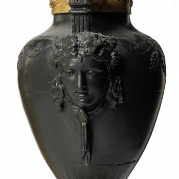 Bordsgarnityr, 3 delar, 1900-talets början. Empirestil.