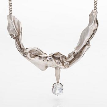 Eila Hiltunen, collier, unik, sterlingsilver och bergskristall, Raimo Nieminen 1996.