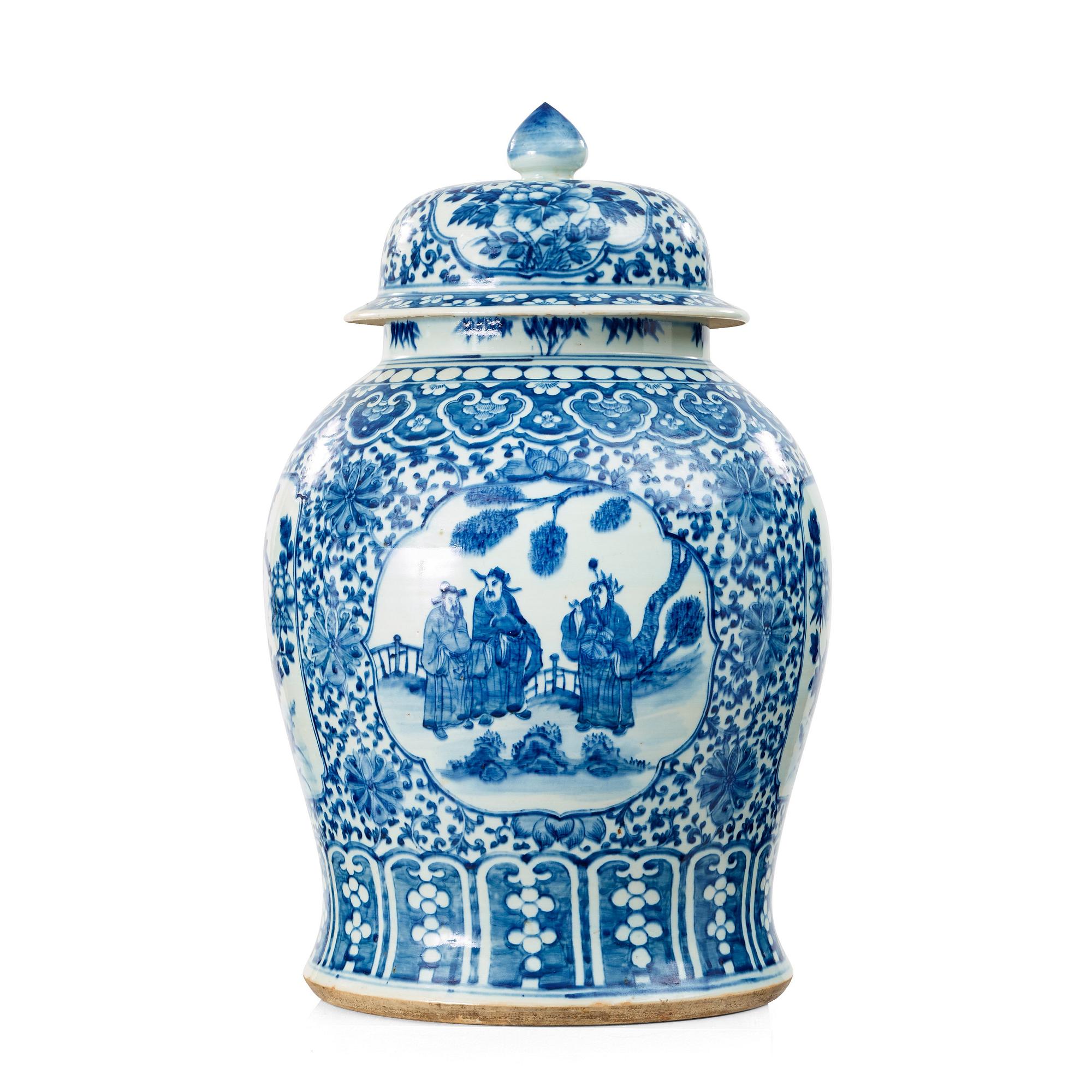 A blue and white jar with cover, Qing dynasty, 19th Century.