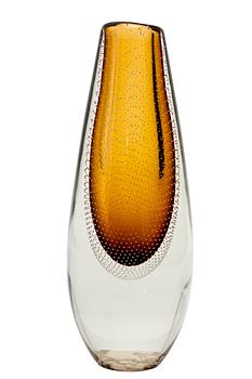 494. Gunnel Nyman, VASE.