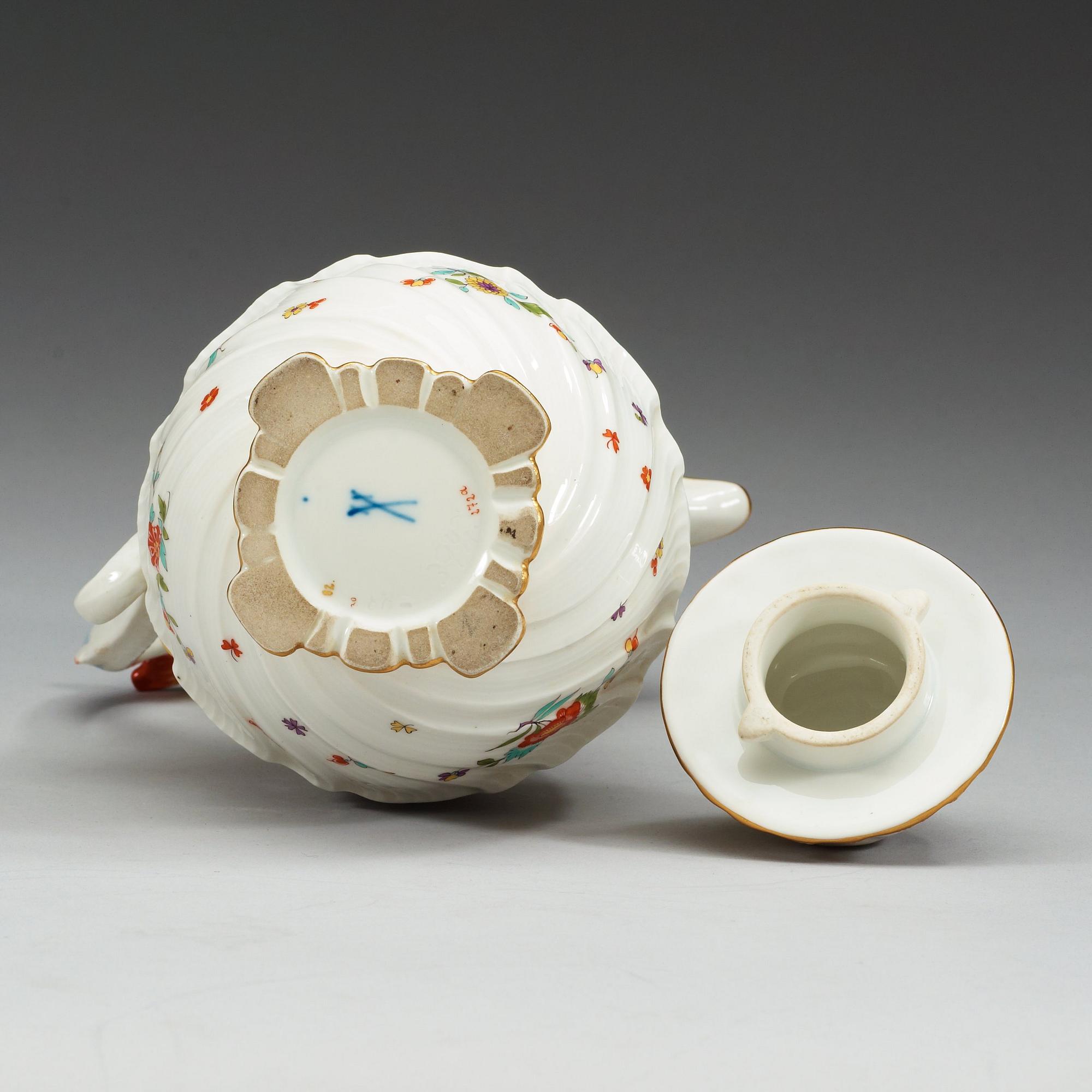 TEKANNA med LOCK, porslin. Meissen, 1900-tal.