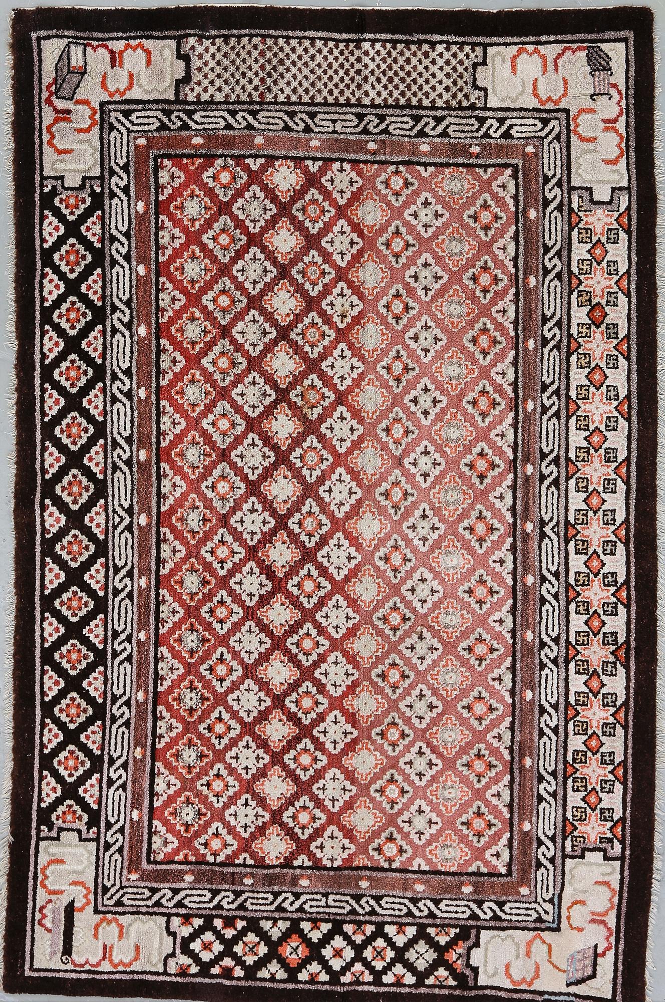 MATTA, semiantik/old, Kina, ca 132x202 cm.