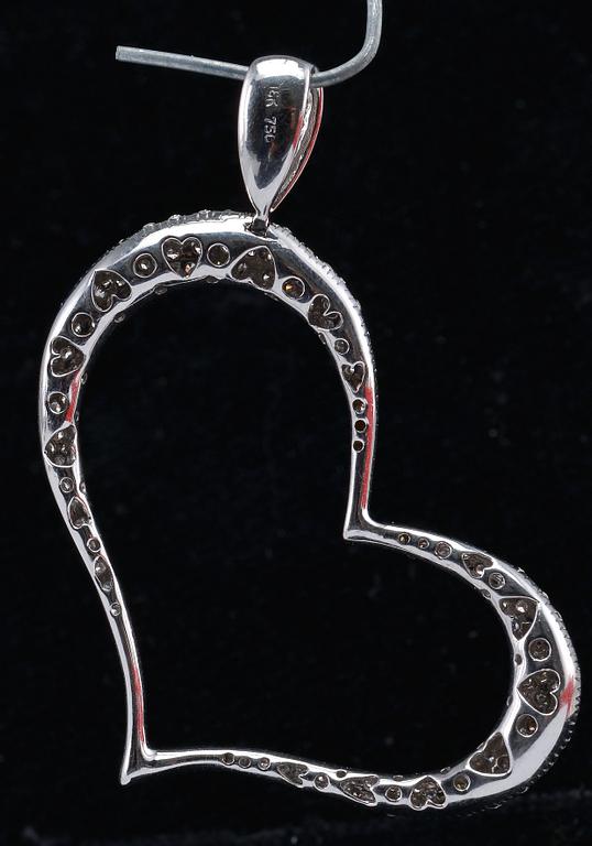 A PENDANT, brilliant cut diamnods c. 1.50 ct. 18K white gold. Weight 8,9 g.