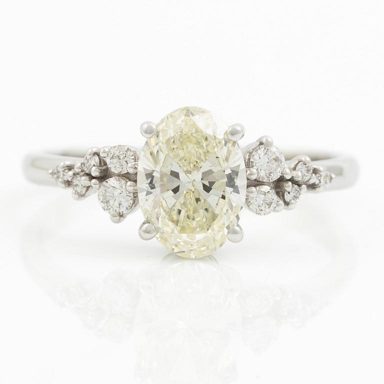 Ring 18K white gold with an oval brilliant-cut diamond 1.29 ct, accompanied by GIA report.