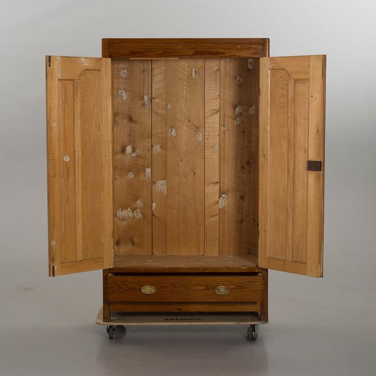 A DRESS CABINET EARLY 20TH CENTURY.