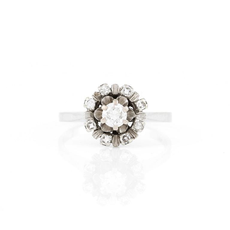 RING, vitguld 18K, diamanter, svenska importstämpel, 1900-talets andra hälft. Vikt ca 2,5 gram.