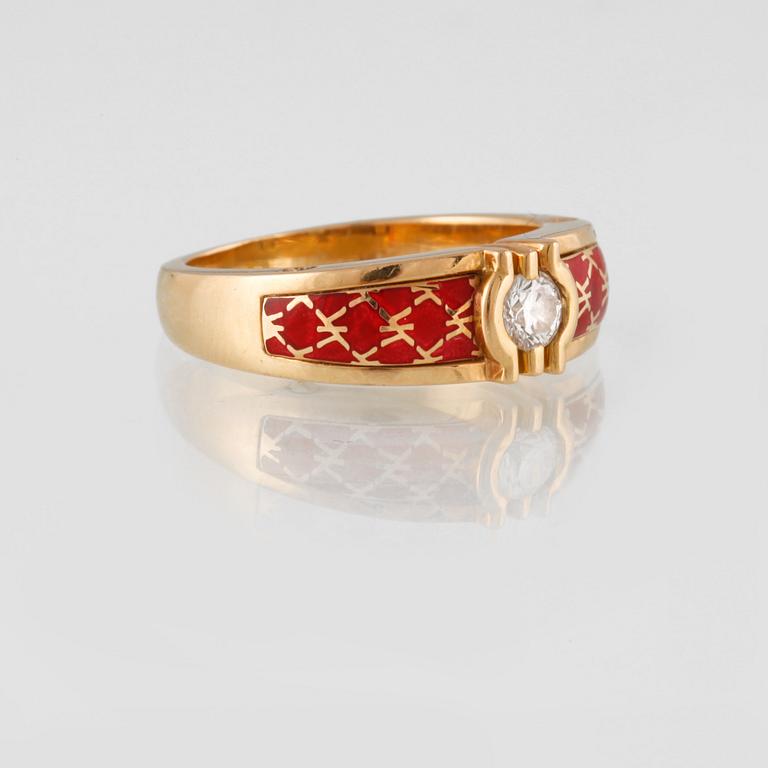 RING , 18K guld med briljantslipad diamant ca 0.23 ct samt röd emalj, utländska stämplar. Vikt 7,3 gram.