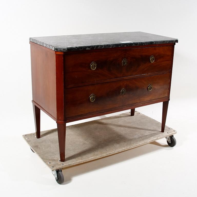 BYRÅ, sengustaviansk stil, sekelskiftet 1900.