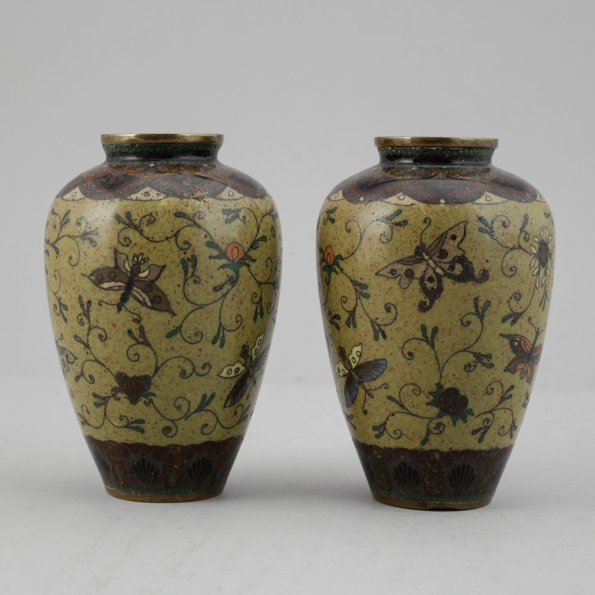 A pair of Japanese cloisonné vases, Meiji period (1868-1912).