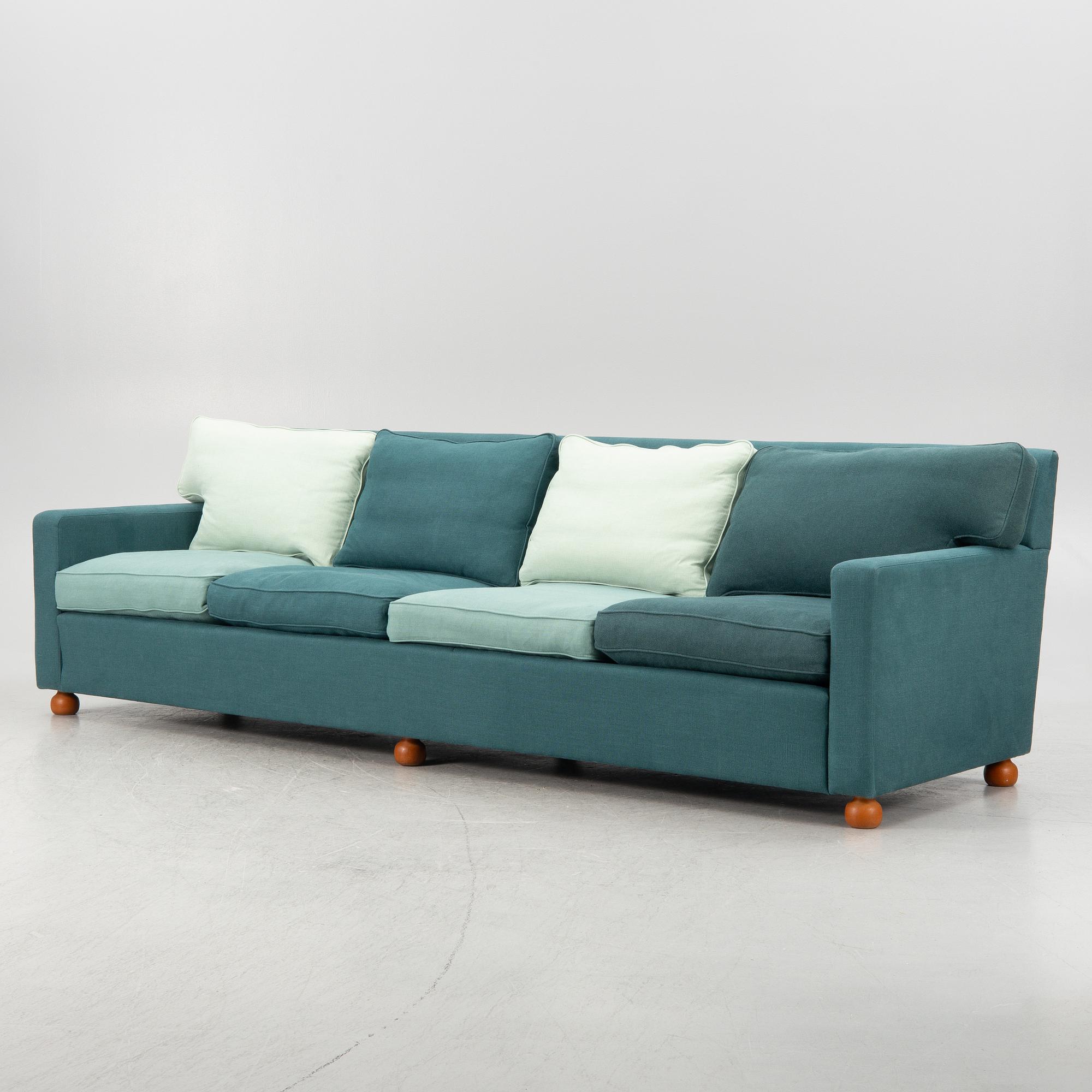 Josef Frank, a model 3031 sofa, Firma Svenskt Tenn, 2020.
