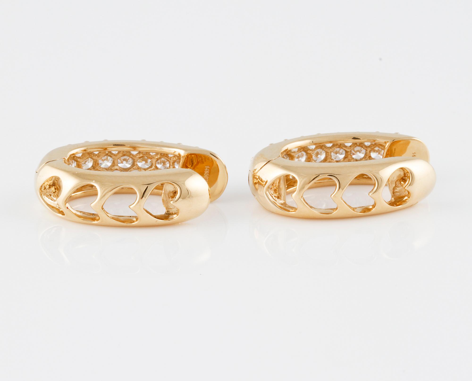 ÖRHÄNGEN, 18K guld med 56 briljantslipade diamanter 1.41 ct. Vikt 6,7 gram.