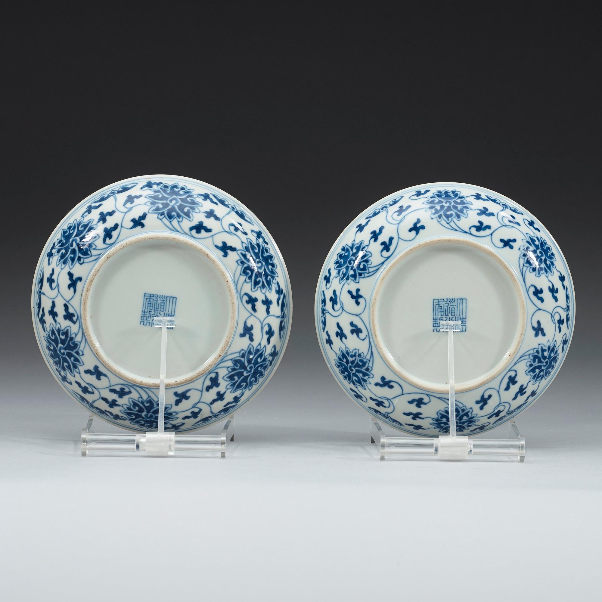 SKÅLFAT, ett par, porslin. Qing dynastin, 1800-tal med Daoguangs sigillmärke.