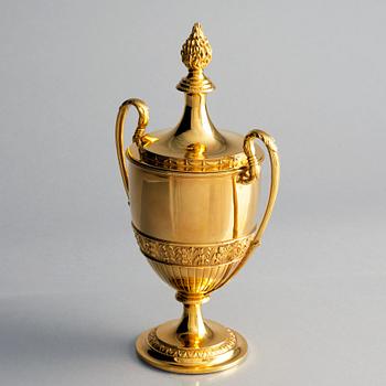 An English suger bowl/cup with lid, mark of David Edward & George Edward (Edward & Sons), Glasgow 1898-99.