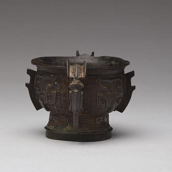 RÖKELSEKAR, brons. Arkaiserande troligen Mingdynastin.