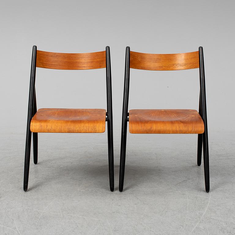 A pair of 1950s/1960s chairs.