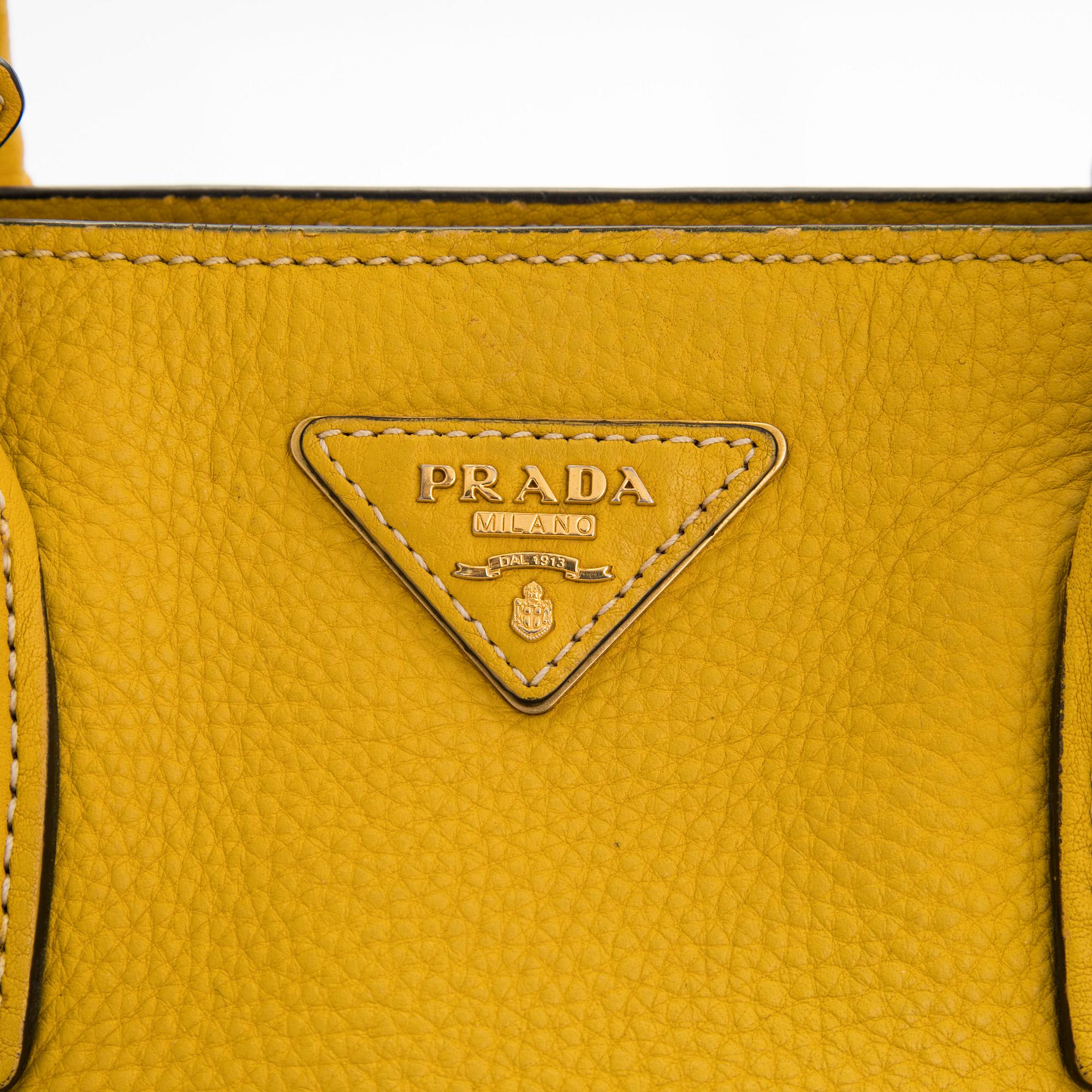 Prada, a 'Vitello Daino Tote' bag.